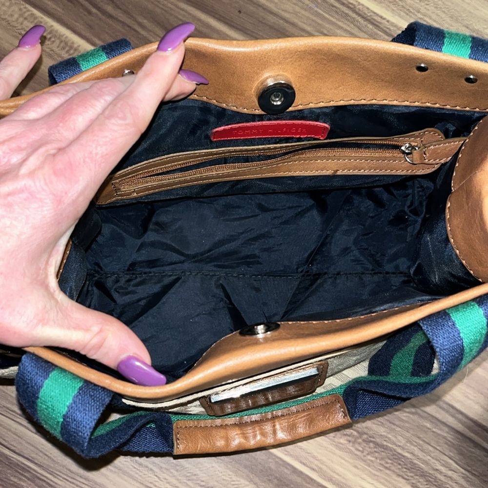 TOMMY HILFIGER MONOGRAM GREEN AND NAVY STRIPE PURSE - Picture 8 of 16